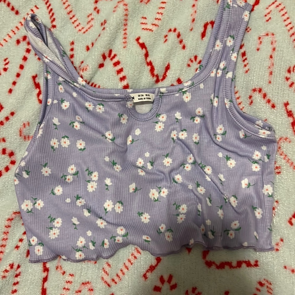 A shein shirt/crop top